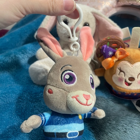 Lot of miscellaneous Disney parks items - Picture 8 of 8